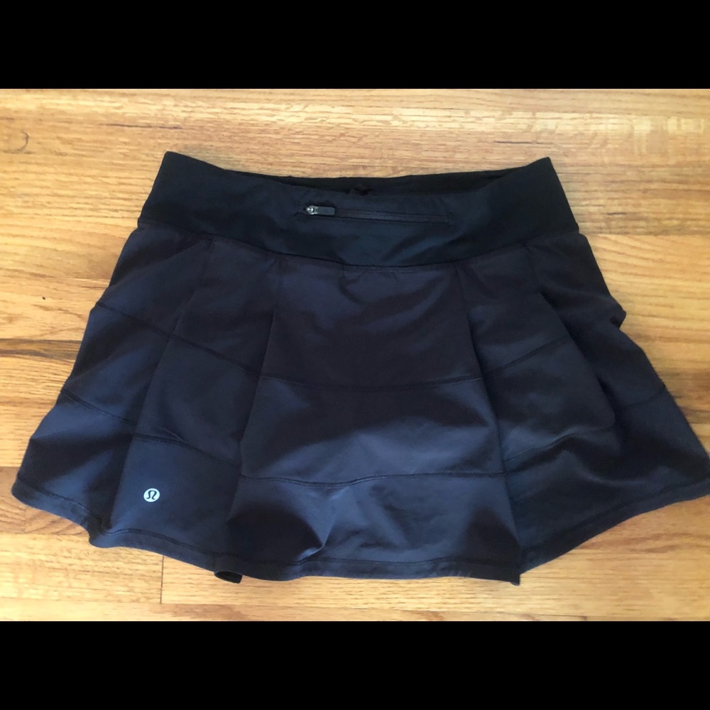 LuLuLemon black skirt size 6